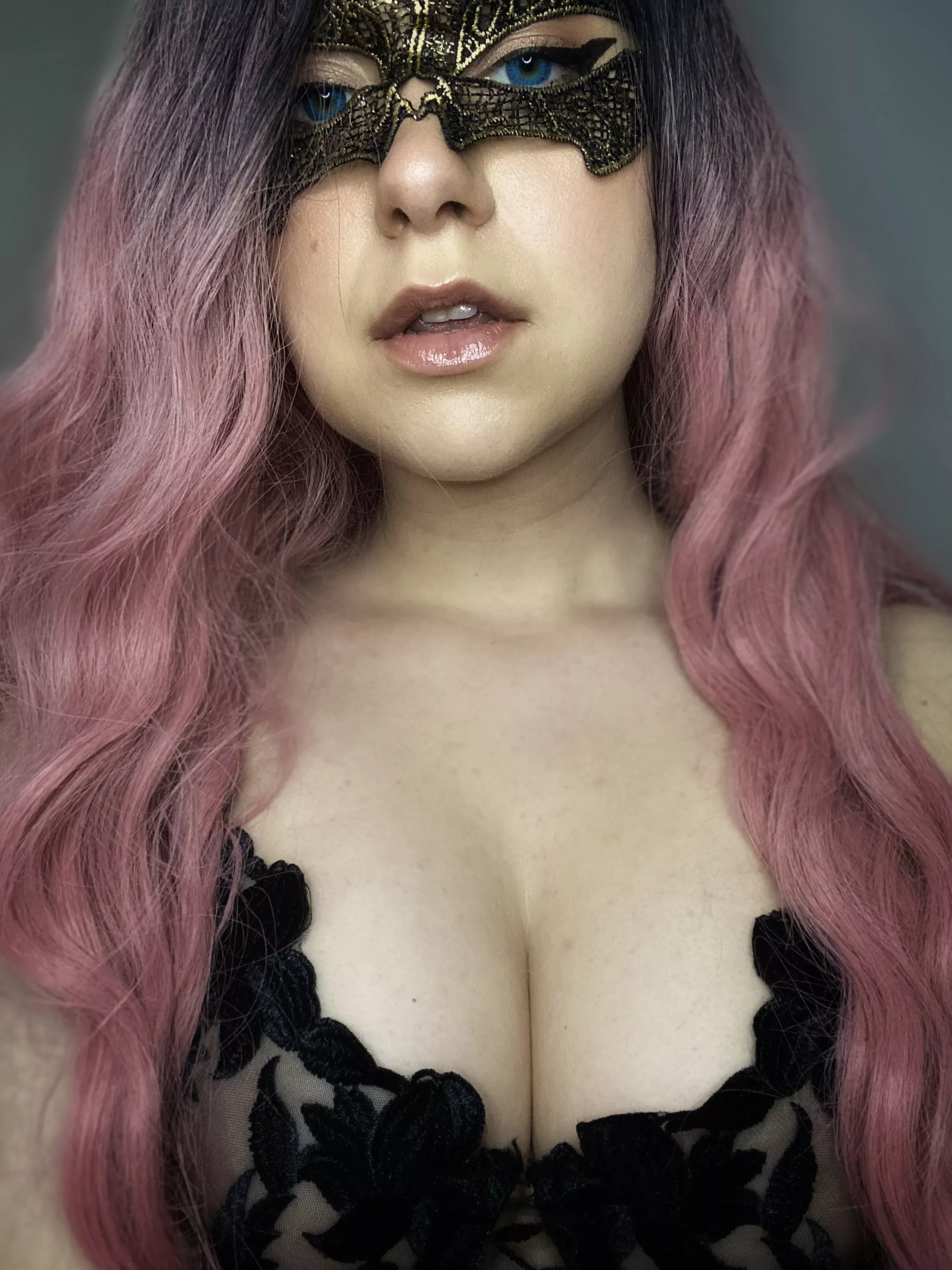 Beautiful color of my new lingerie, don't you think? posted by yourmoonlillie