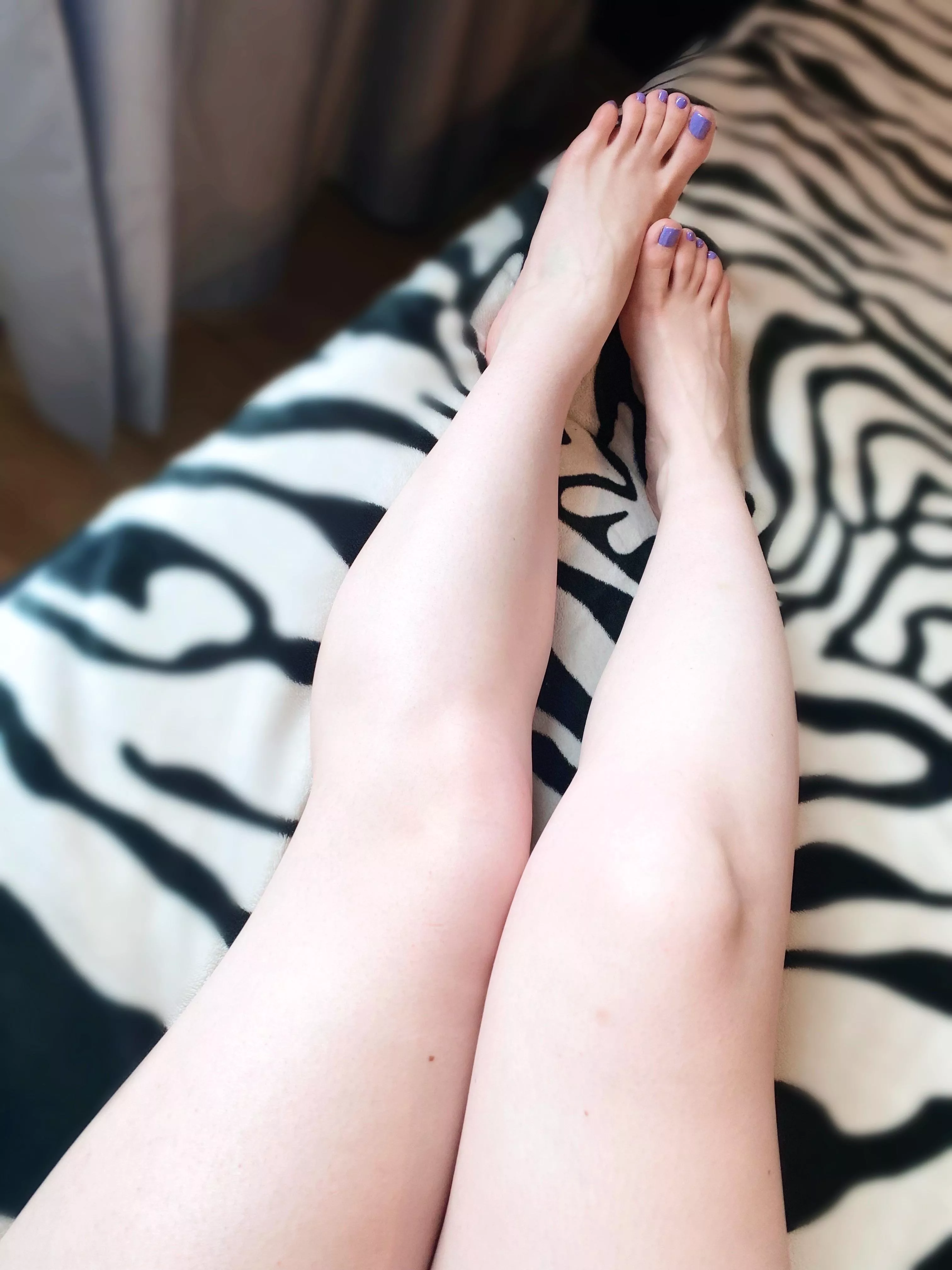 Beautiful legs, small soft feet posted by MissRosaCute
