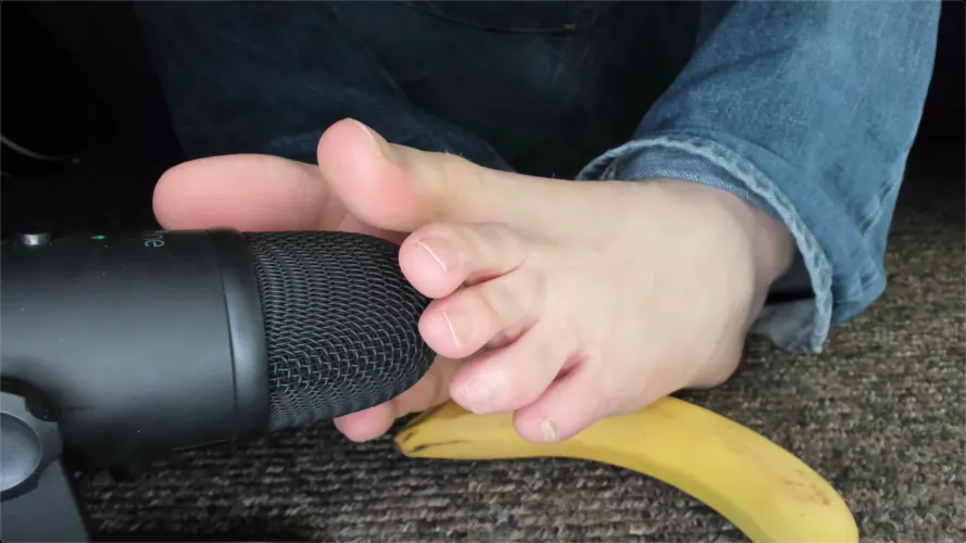 Because.... Banana! Repost from /r/ToeTrance by somethinghereisyou