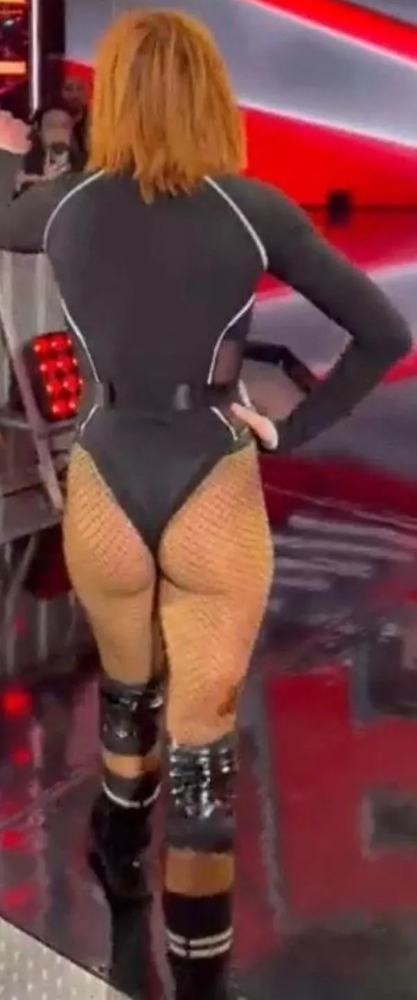 Becky’s hot MILF ass from raw posted by Cmc8436