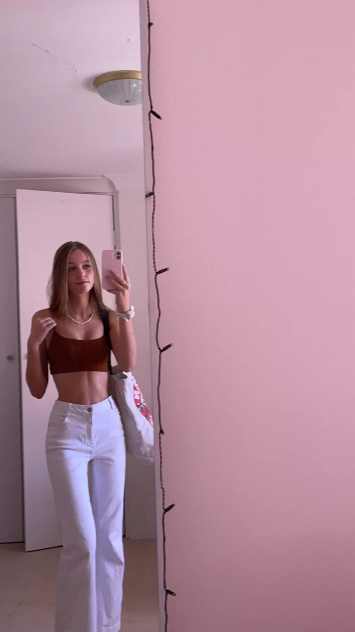 Bedroom selfie posted by LayDownYourBurdens