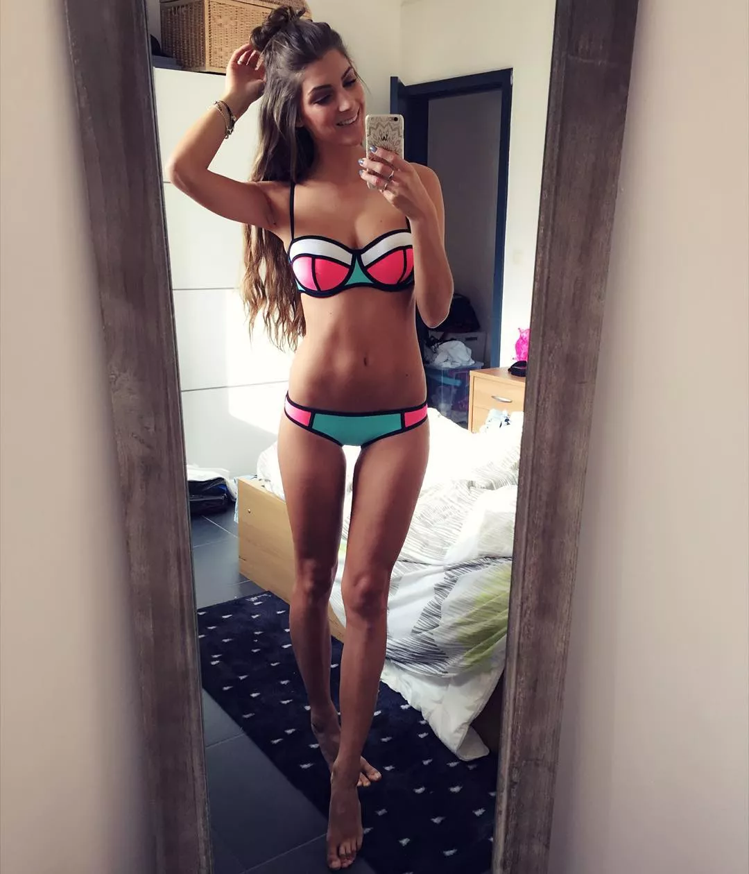 Bedroom Selfie posted by civilrainy