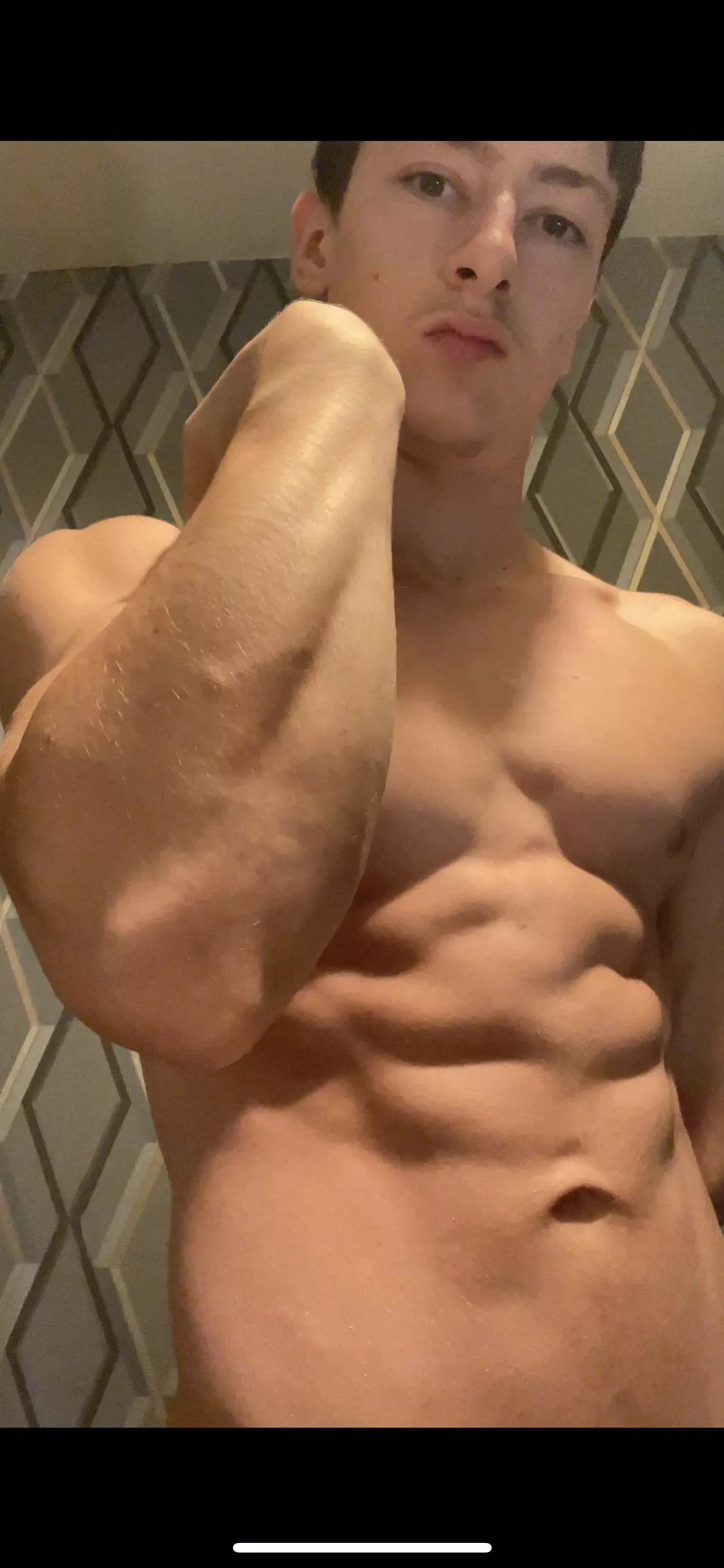 Been lifting heavy things all day posted by CalorieMuncher