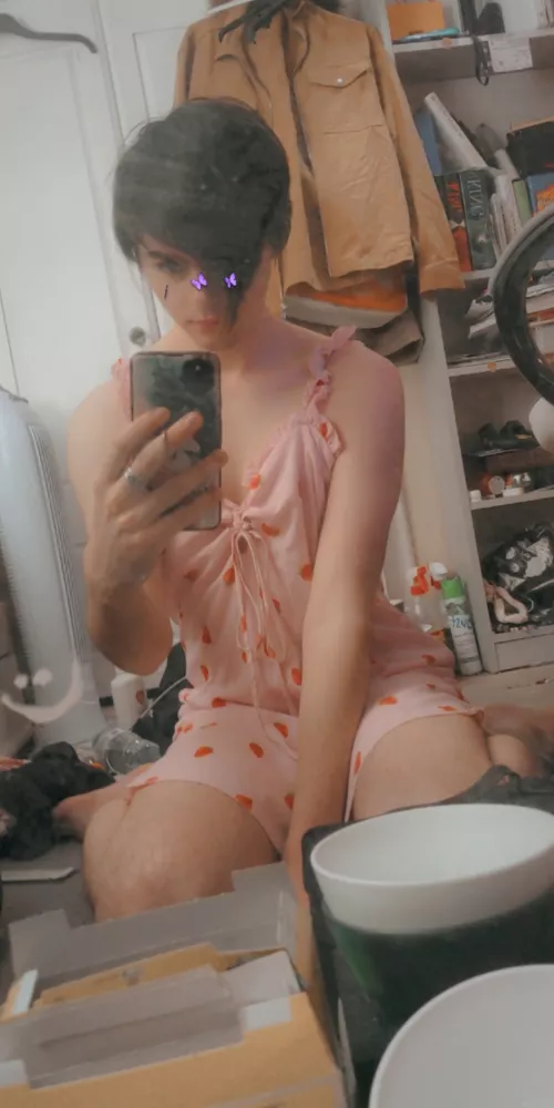 Been seriously lacking in confidence lately, but hey hope you like the pictures ❤️ (confidence boosting comments are welcome hehe) by Dillon_Beardon