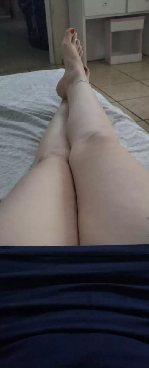 Before opening by Myfeetandmyslave