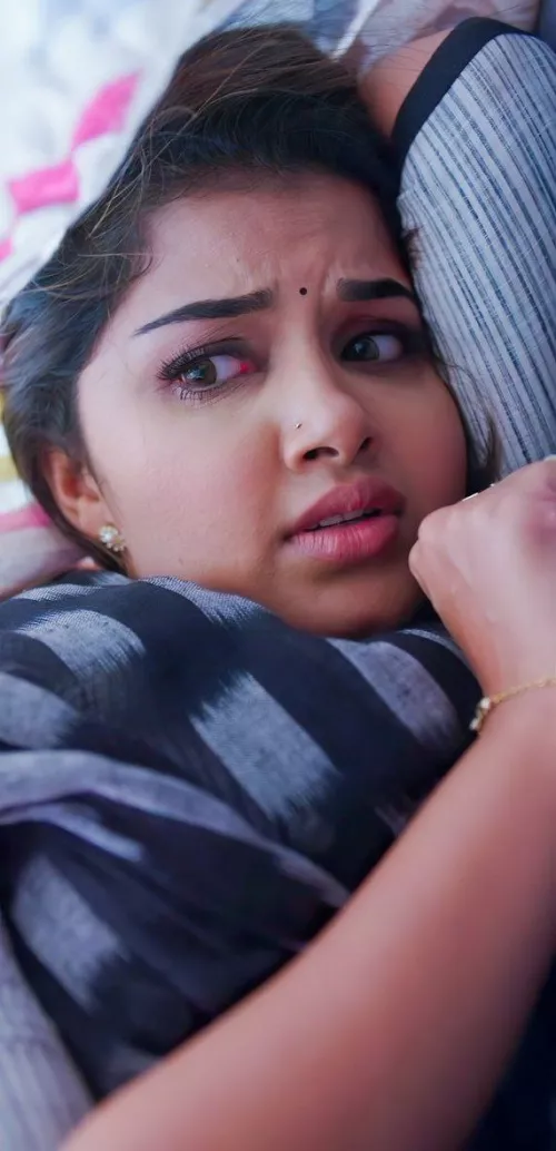 Being big family & staying at small house is always fun sleeping together at night. Just like in this case dad instead of mom, inserted his old d!ck inside sister @Bird_With_Lust_ wrong hole as light went off by SufficientCandidate5