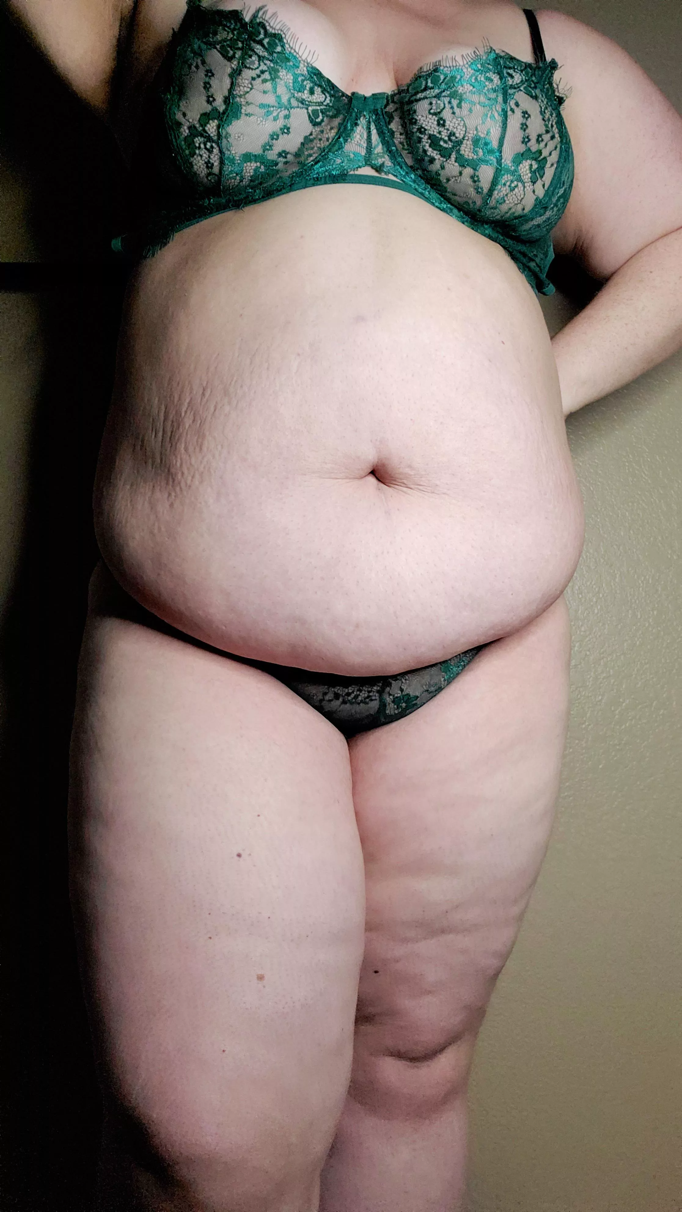 Being brave and showing off my tummy posted by gebamami