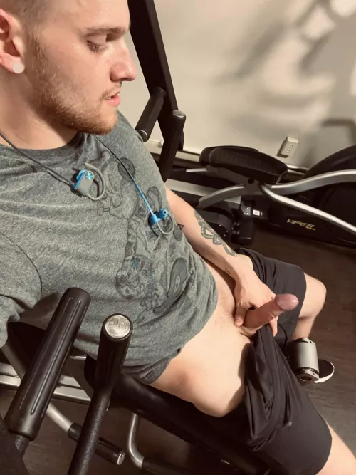 Being naughty at the gym 🙈 by shaggy420John