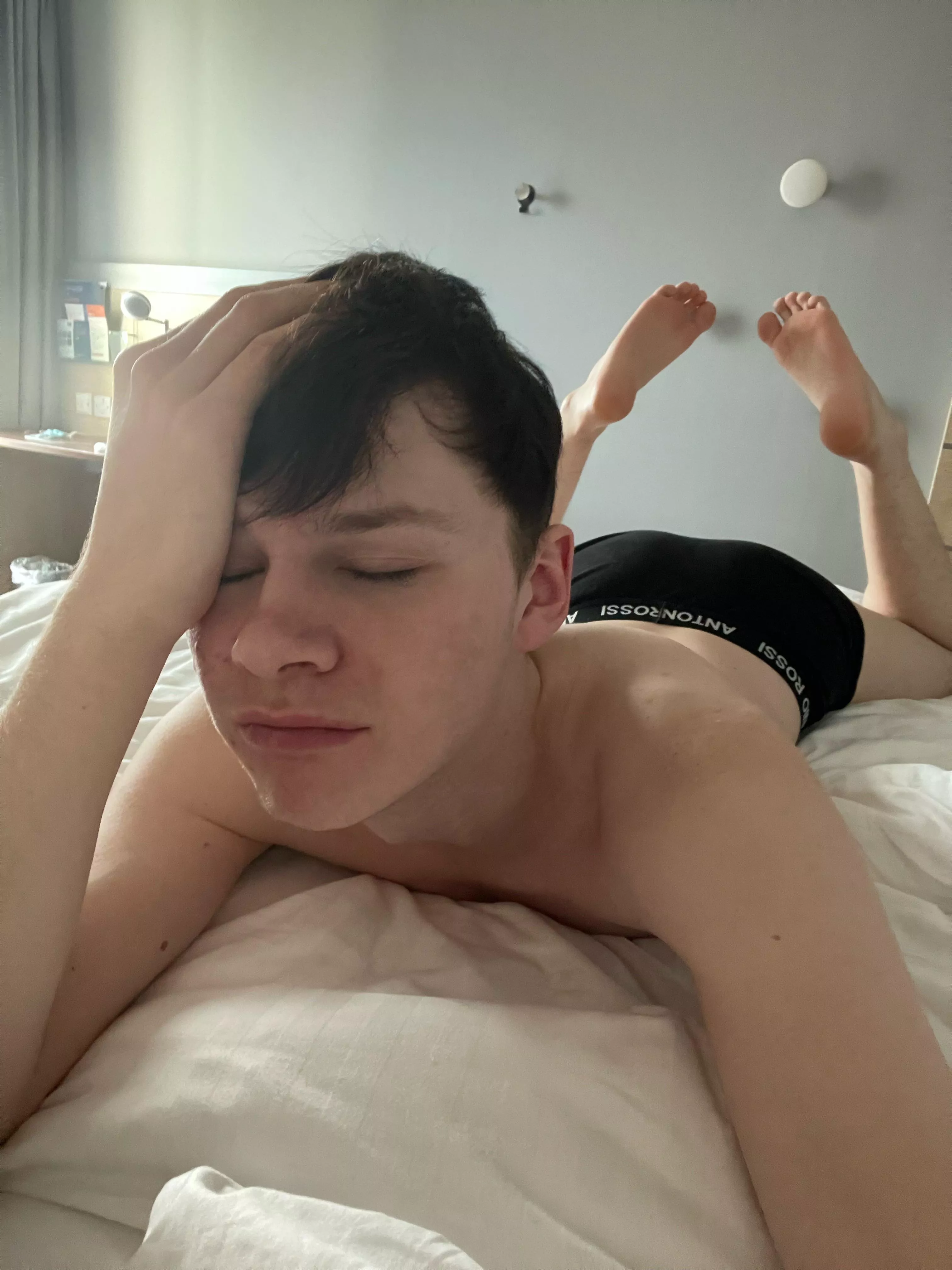 believe me when I say… a foot worship when hungover is the best cure 😎 posted by ember_tw1nk