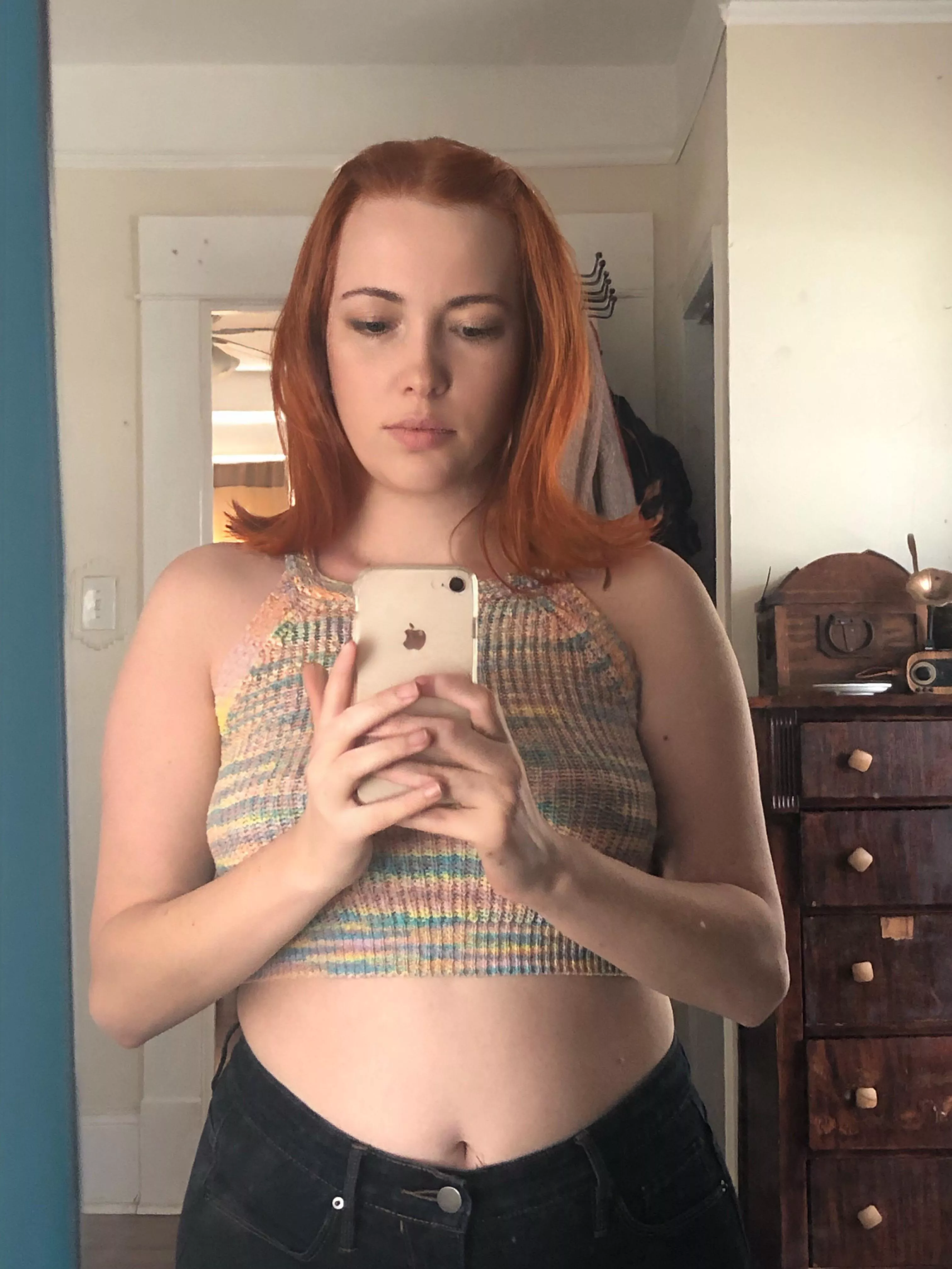 Belly button slip 😮 posted by AGoldieMoon