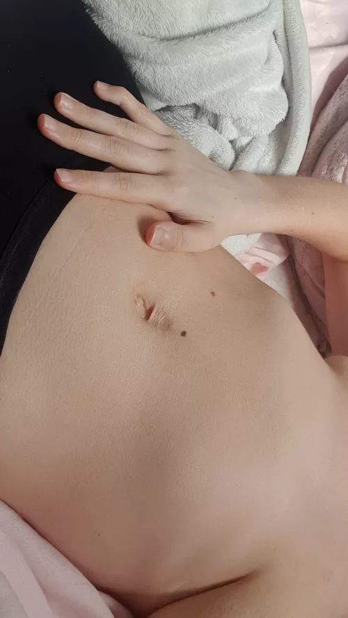 Belly buttons are just so interesting by EveYourApple