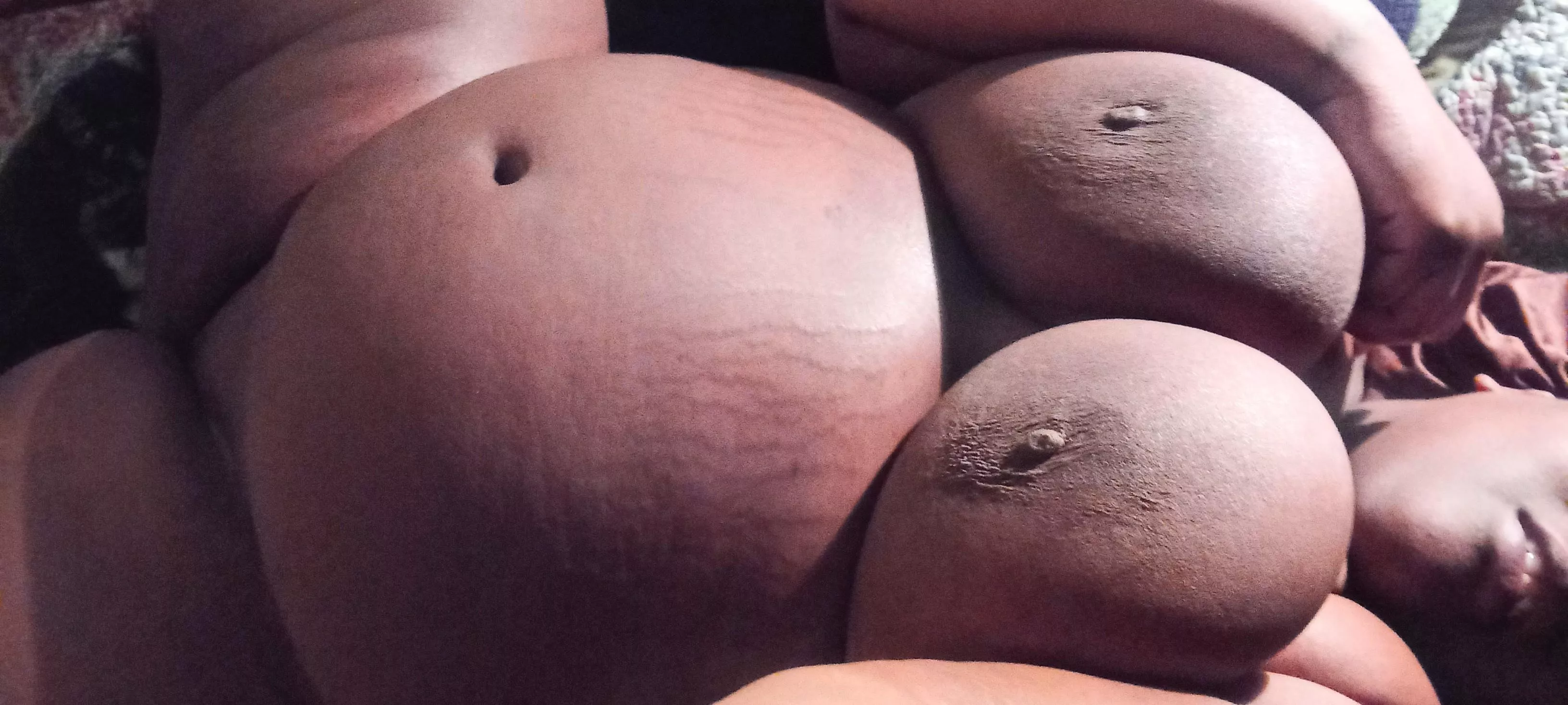 Belly kisses, please? posted by rivers_0f_g0re