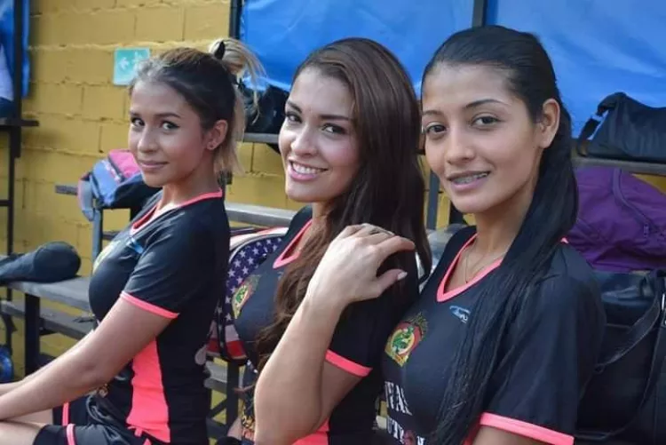 Bench warmers by Chaturbater1