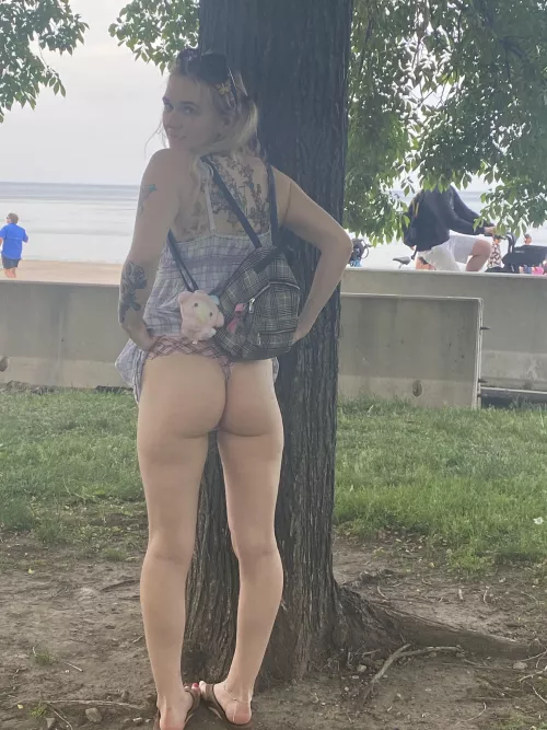 bend me over on this tree ?👉👈💕 by strawb3rrysh0rtcak3z