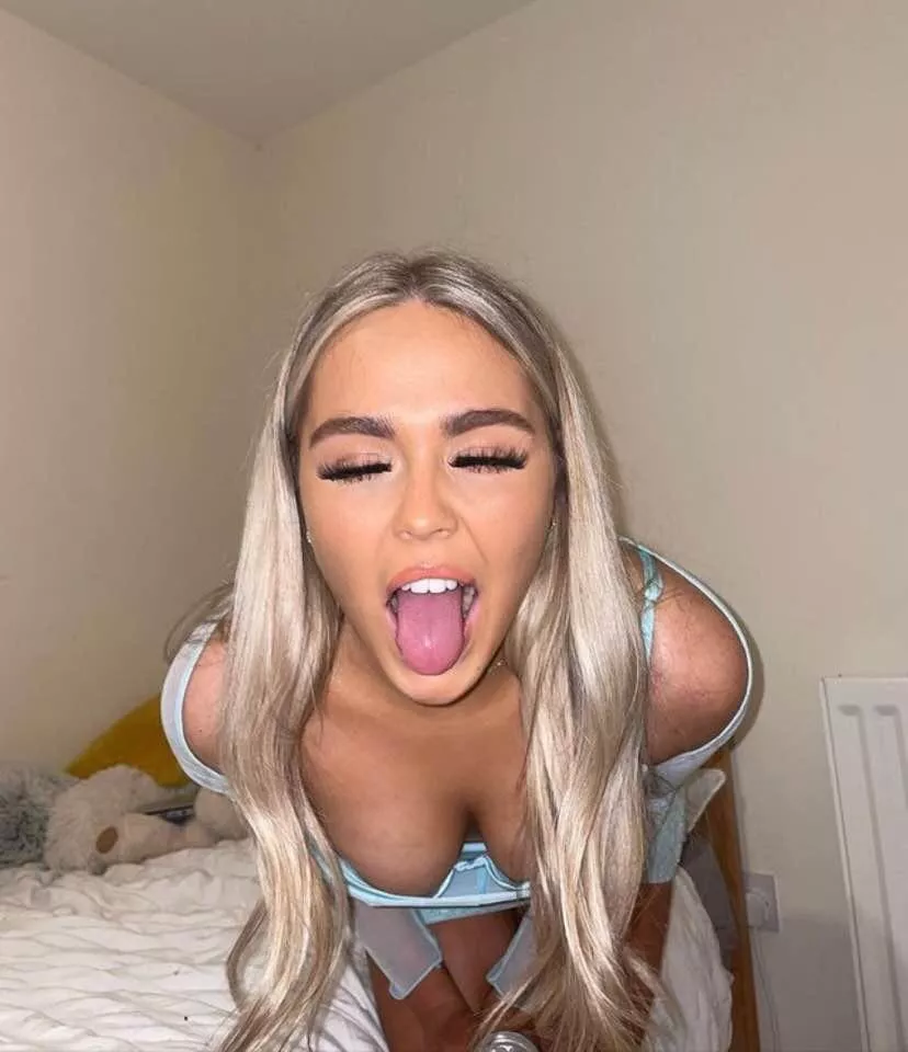 Bent over open wide posted by Hornylad2000uk