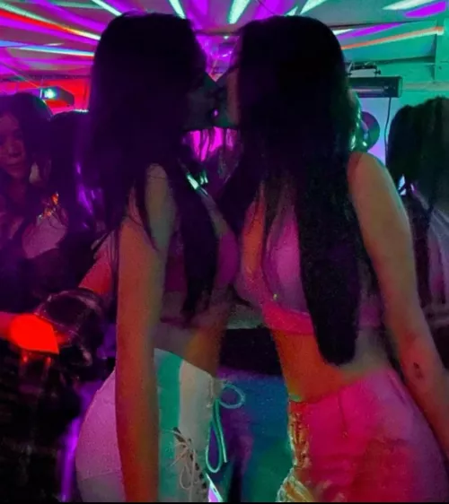 best friends by WetAzzPuzzy