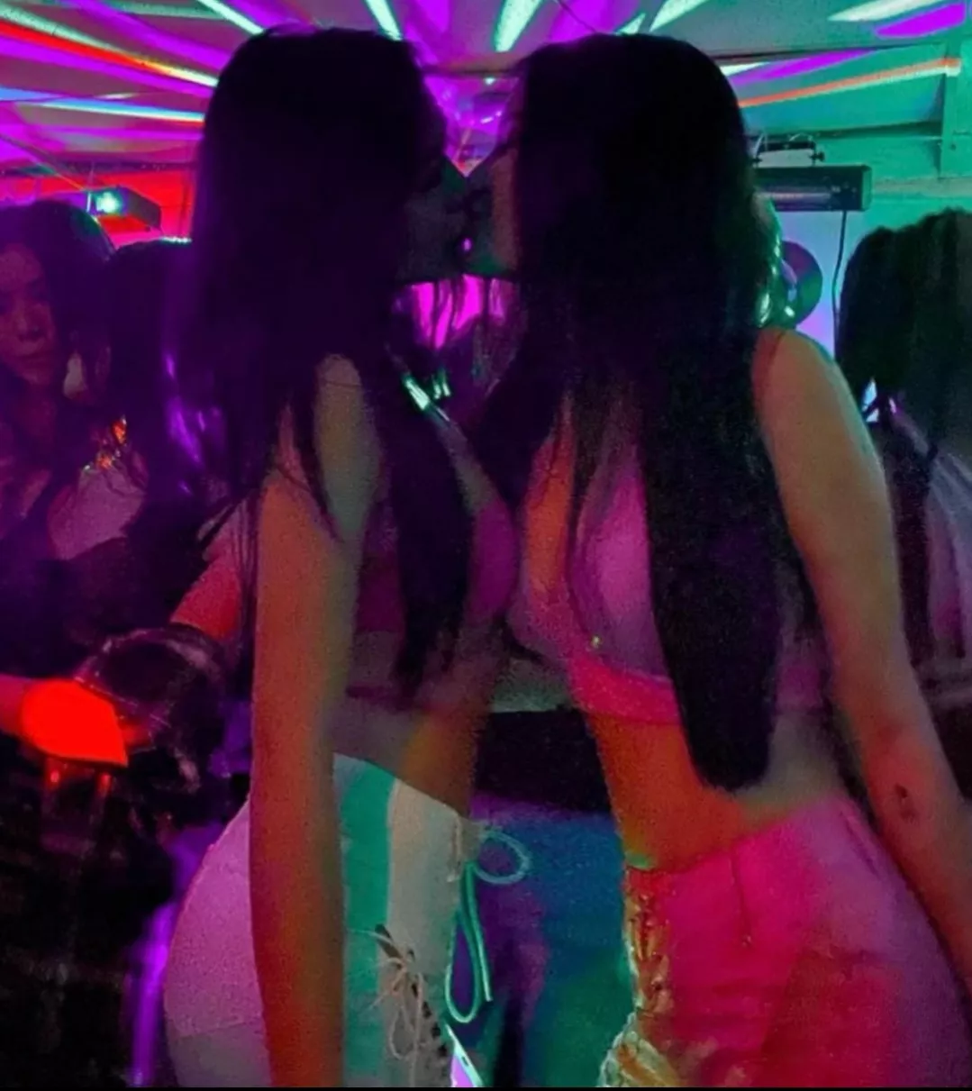 best friends posted by WetAzzPuzzy