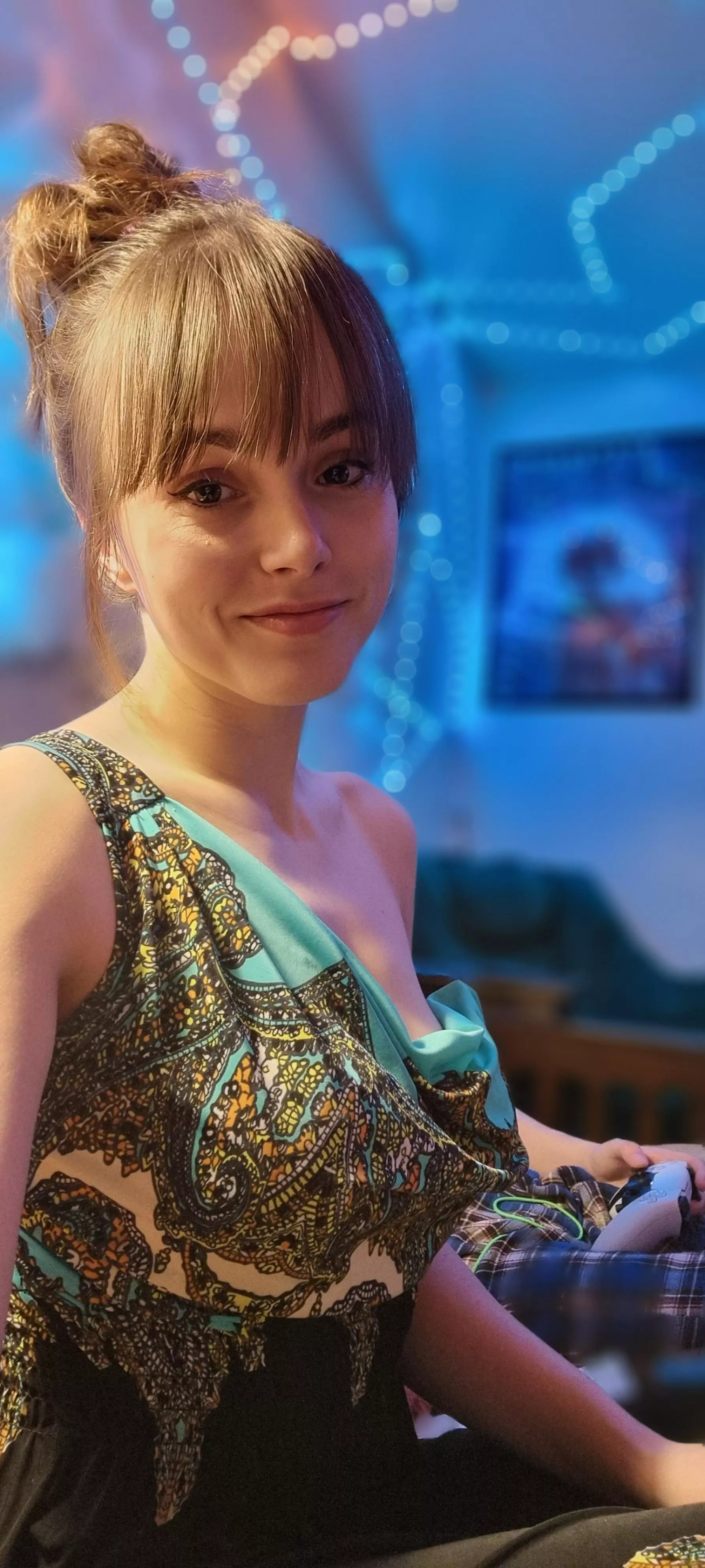 Best part of my day is lazing around in my favourite green chair watching anime. 26 [f] posted by blackeyedbae