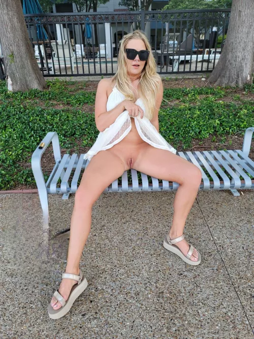 Betty wants literally everyone to see her pussy by chucknbetty