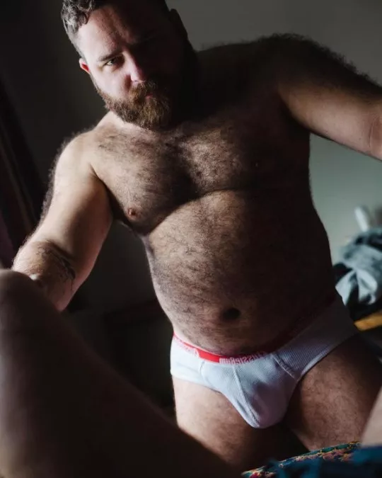 between the legs posted by peludoporfavor