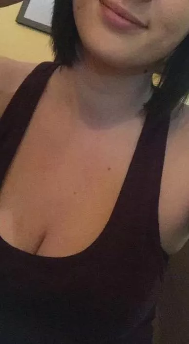 Bi girl here…I would love to see some couple pics ofthe wife you’re cheating on.. posted by haleykmowsbest