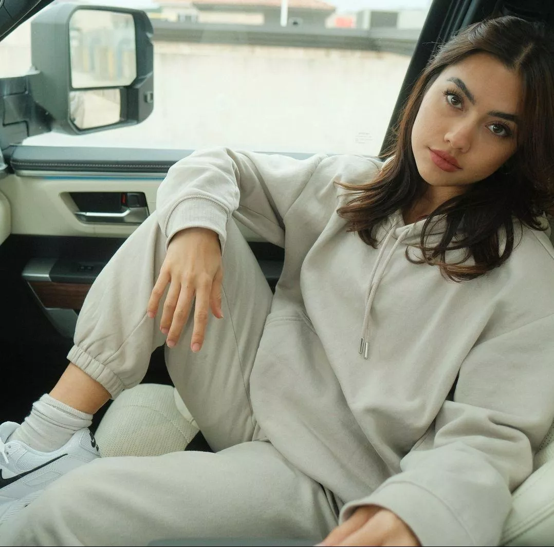 Bianca Gonzalez posted by flyfish6000