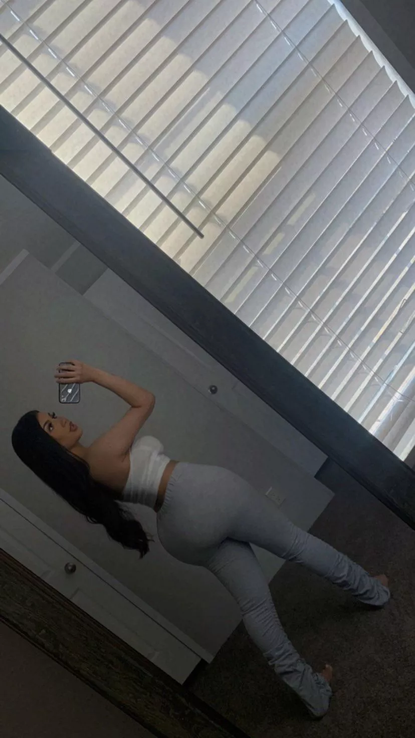 Big booty and a pretty face posted by fjsenfr43nr34