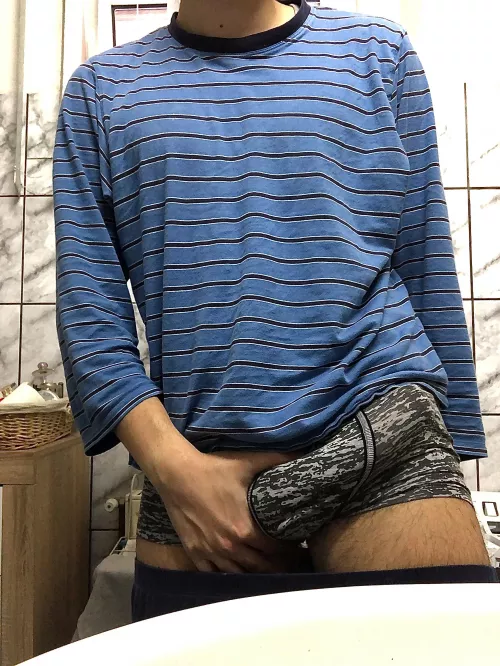 big bulge friday😝 by Its_me_Eduardo20