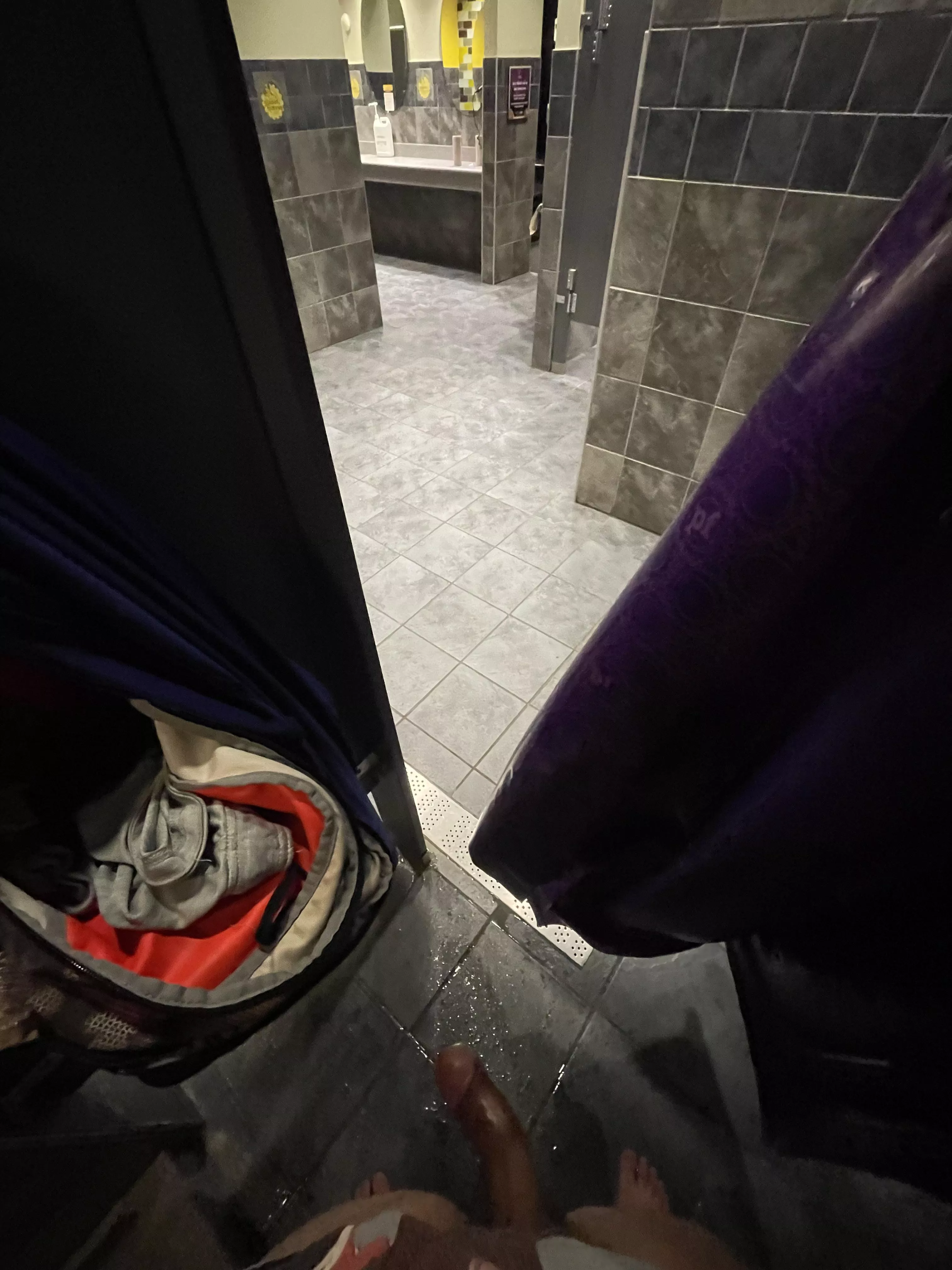 Big curved cock in the lockerroom posted by Finnessefredo68