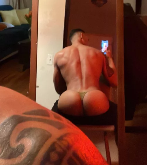 Big enough for you? by Ricotones