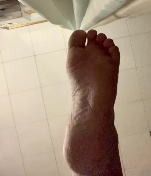 Big feet = more to worship by throwaway4478905