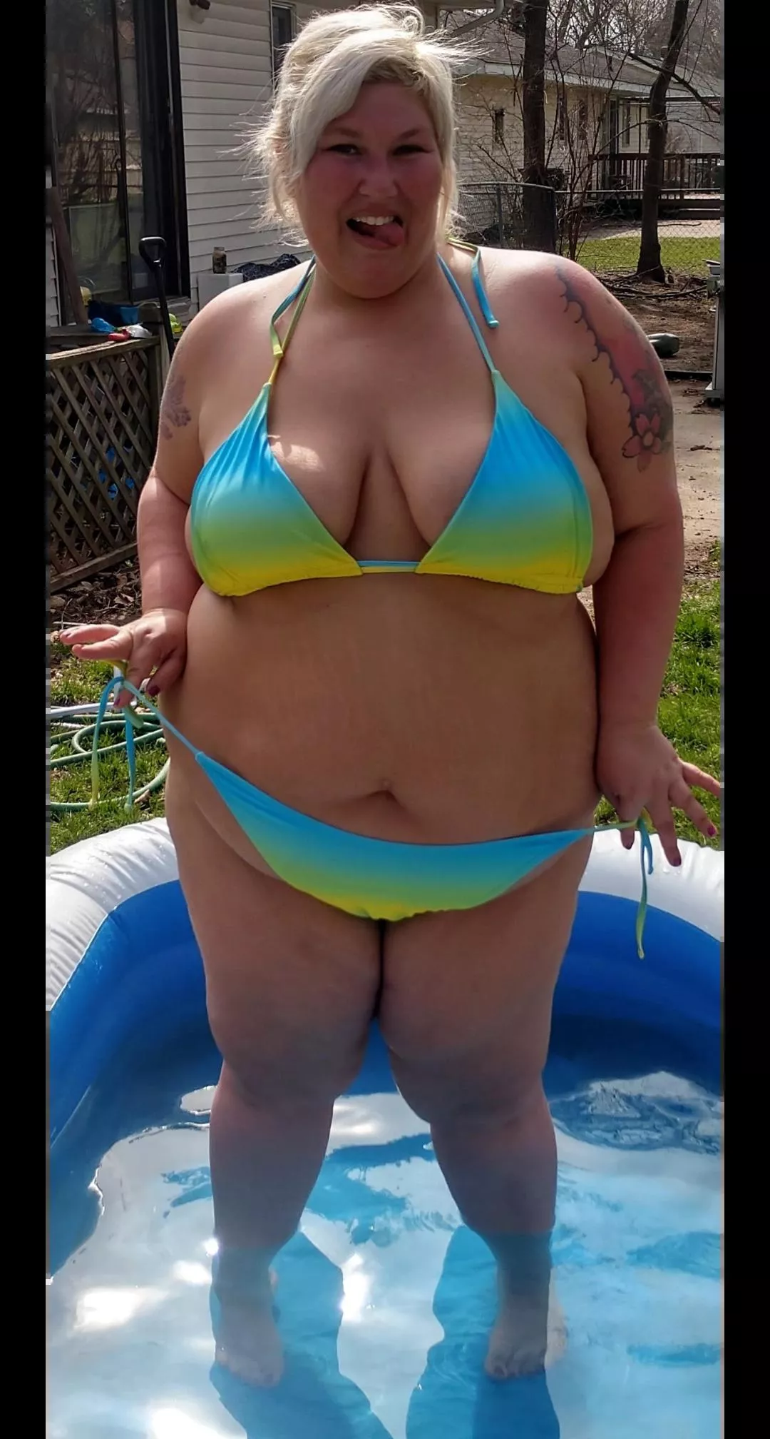 big girl, little pool ❤️ posted by Bubblybabe_88