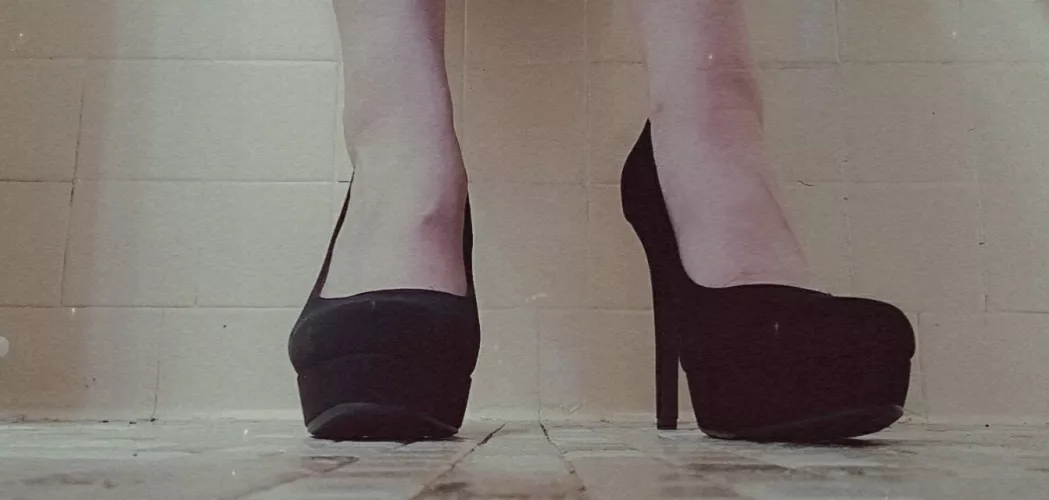 Big heels, smol girl by AuroraArcana