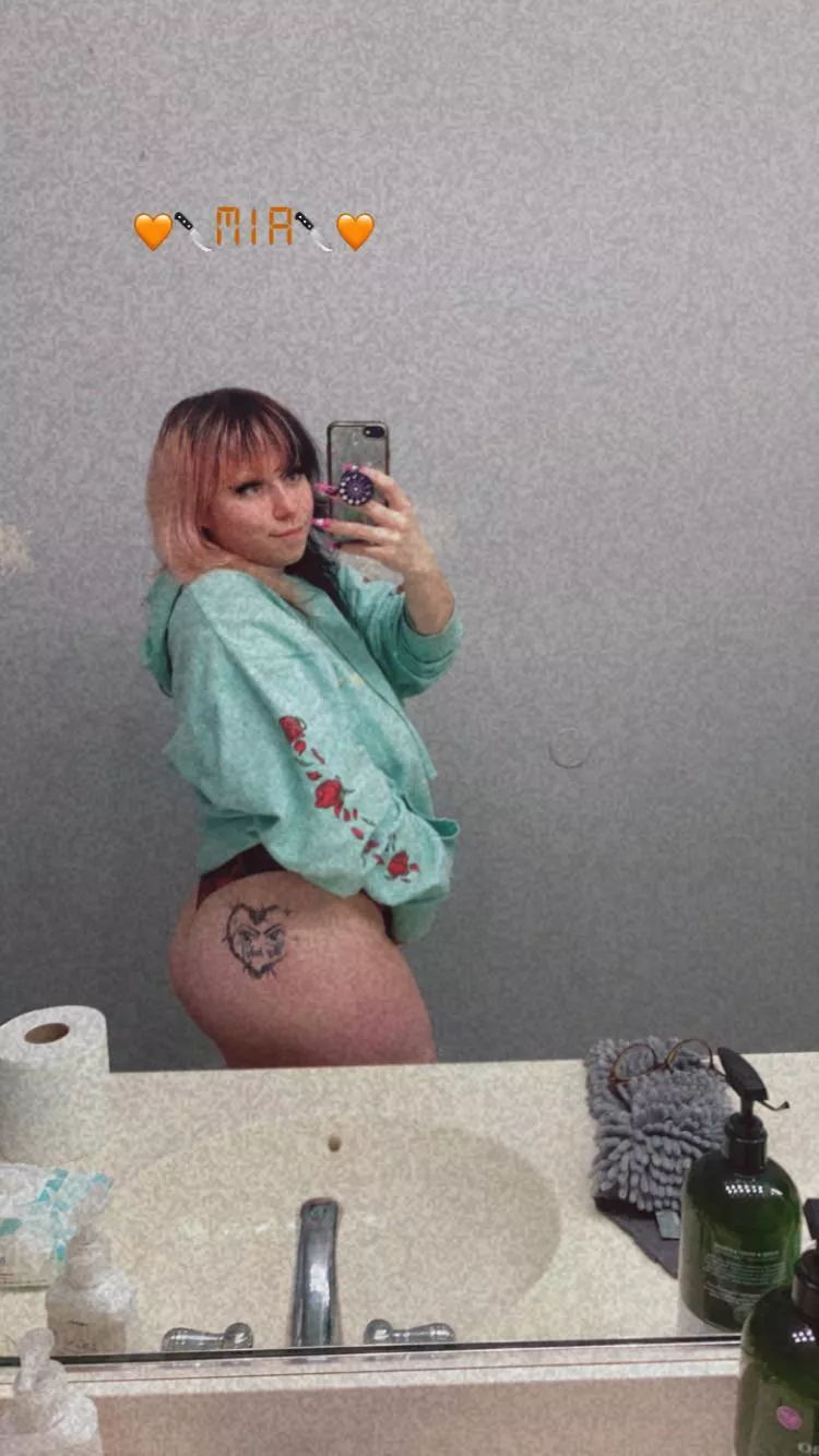 Big juicy booty posted by ieatboyz