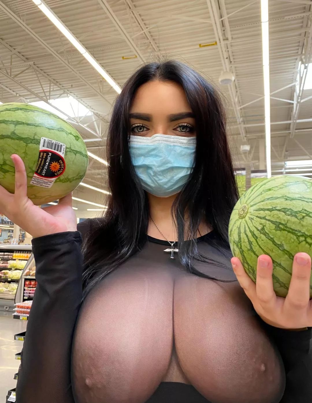 Big Melons 🍉 posted by RuudeVanNistelrooy