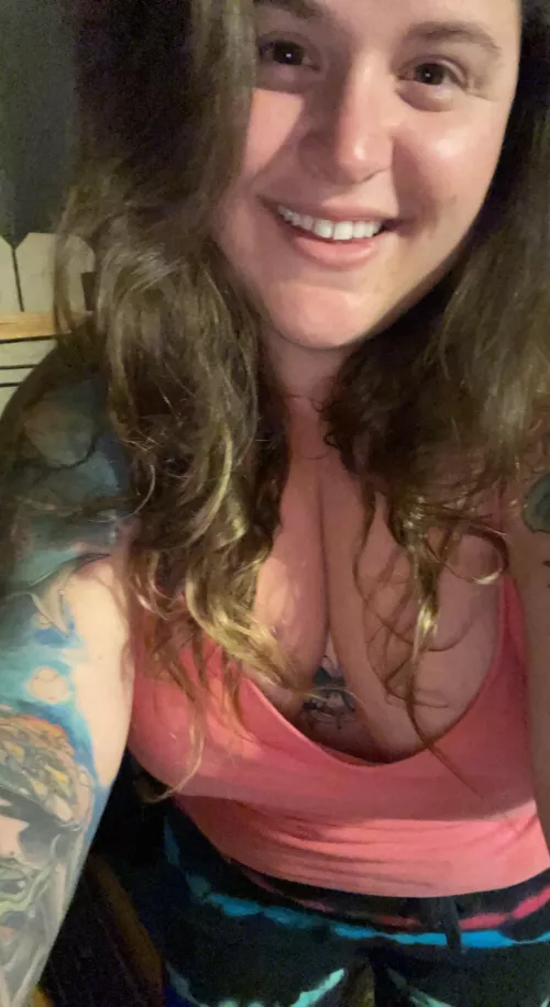 big natural titties ,tats and a flirtatious soul let this naughty bbw stoner brighten your day! by handful_heather420