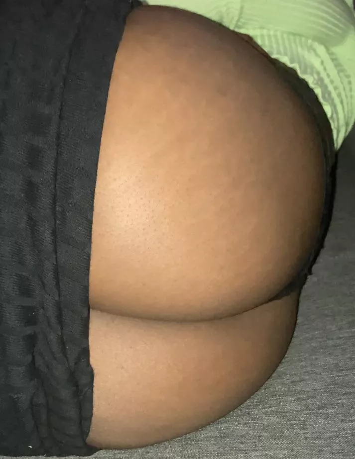 Big Round Ass posted by MarionberryLeather73