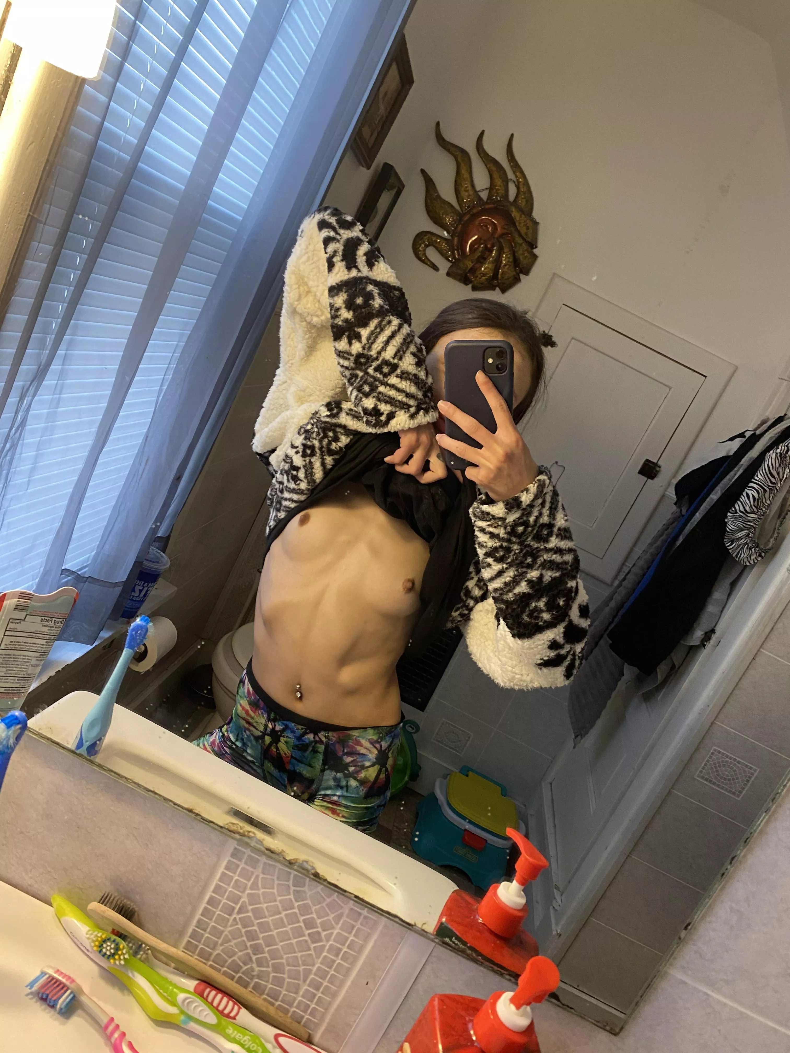 Big sweater tiny tits posted by petitefreak13