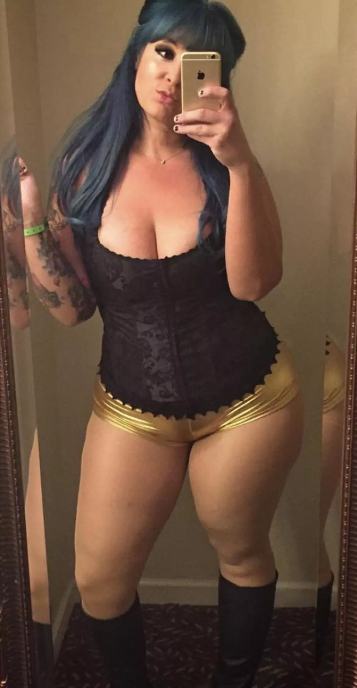 Big thigh milf posted by cityerrty