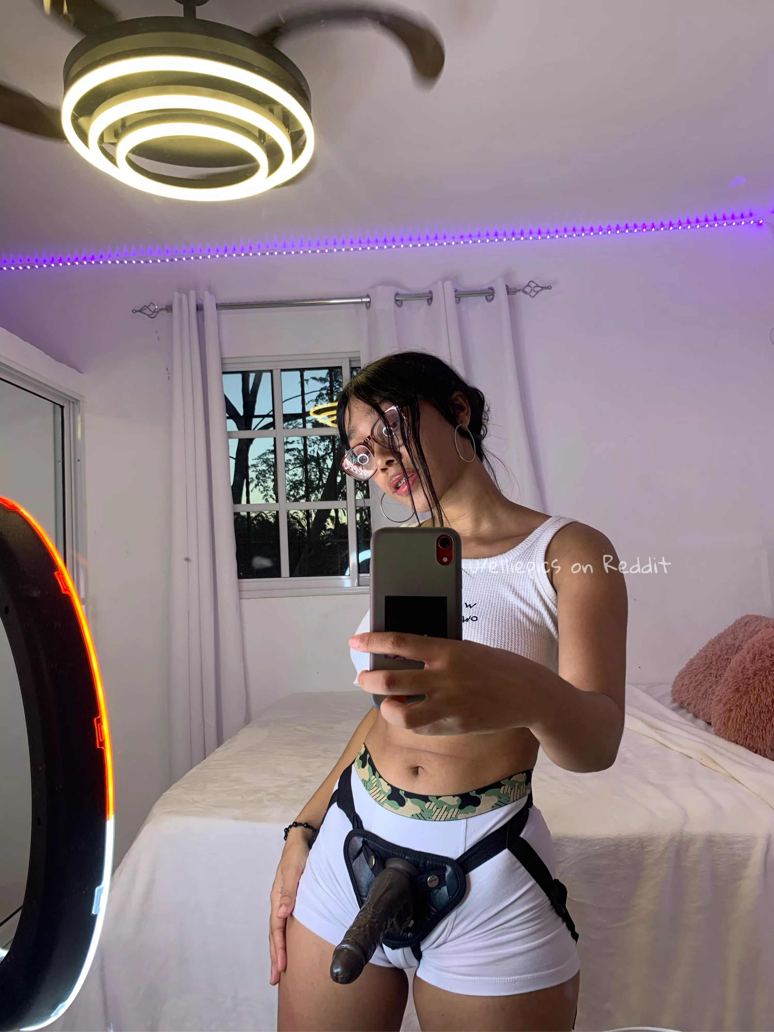 Big things look better on Me but it would look much better on your mouth. posted by elliepics