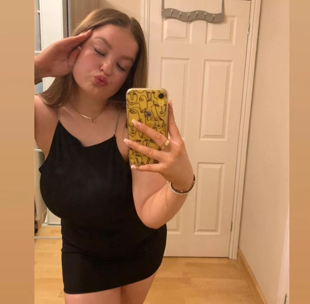 Big tits dominica what do you think of her posted by miasnowden