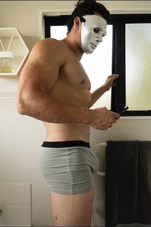 BIGGEST everywhere by TheMaskedGiant