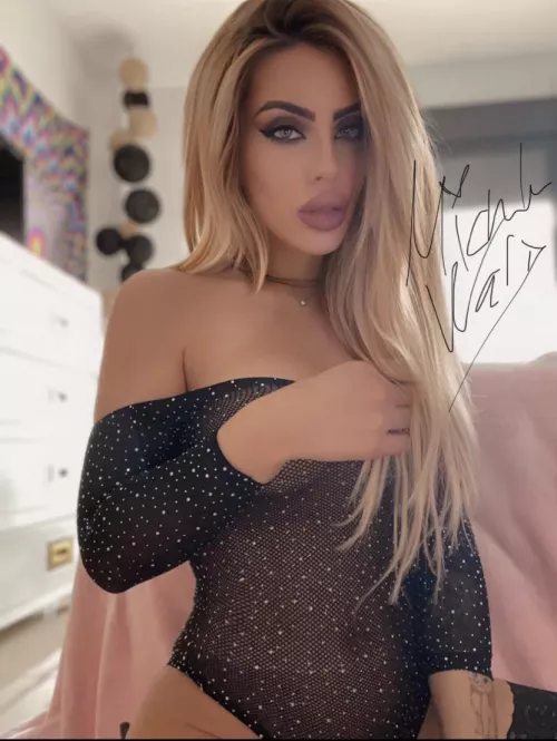 Bimbo face by leahxtravis