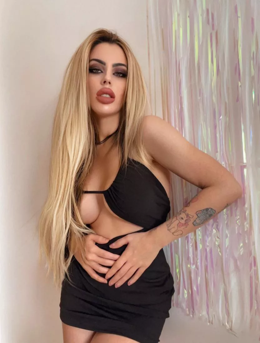 Bimbo outfit posted by leahxtravis