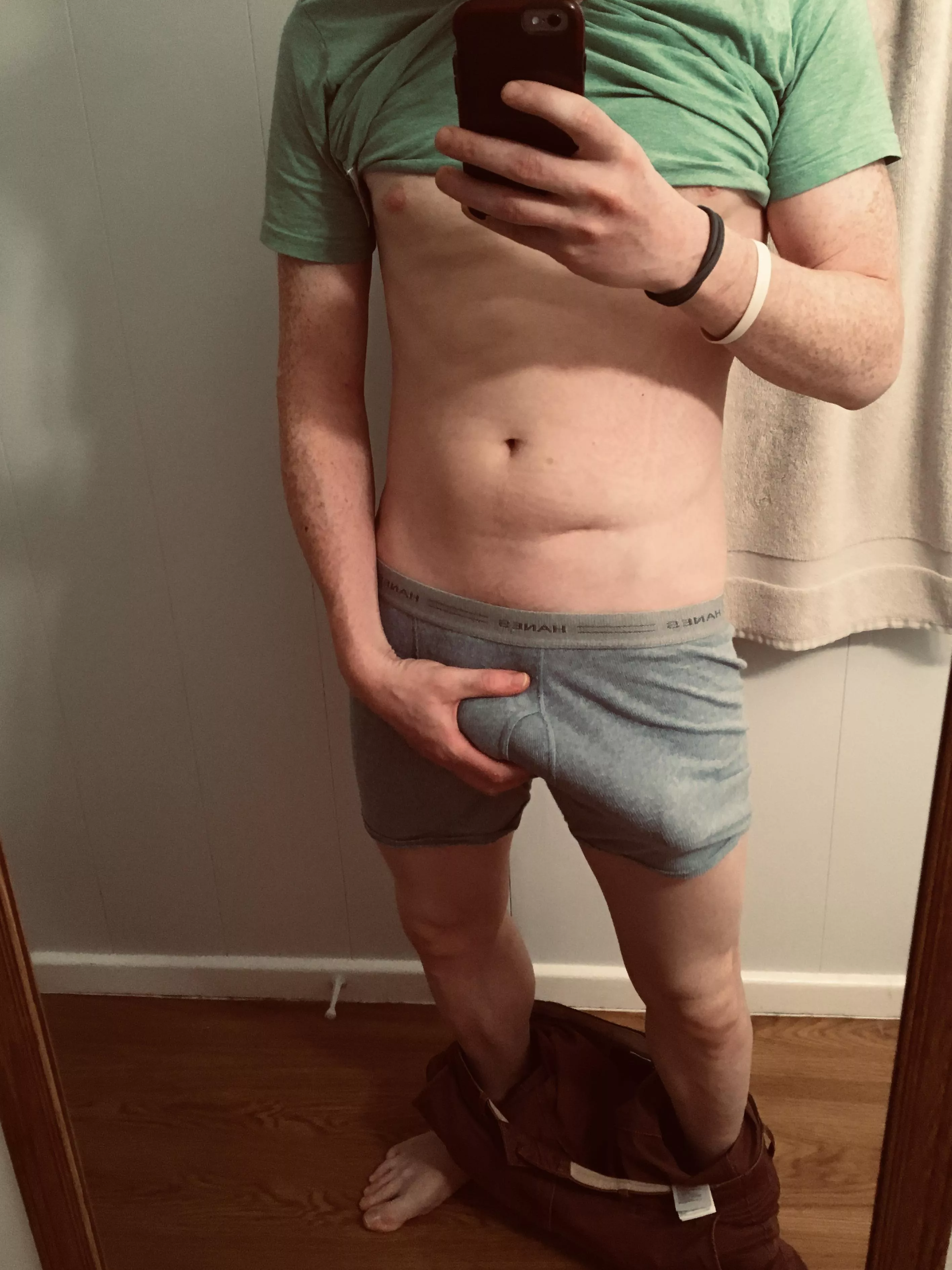 Bite my bulge thru my shorts. posted by InternetDouble2k