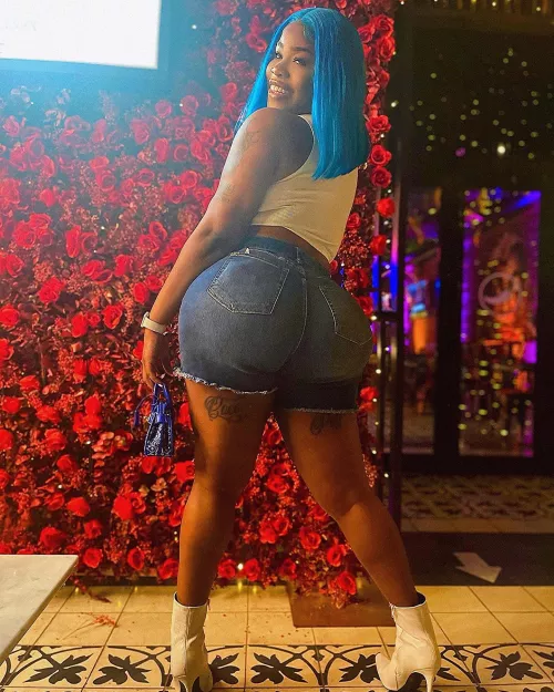 black and blue😍 by Gokkunasia