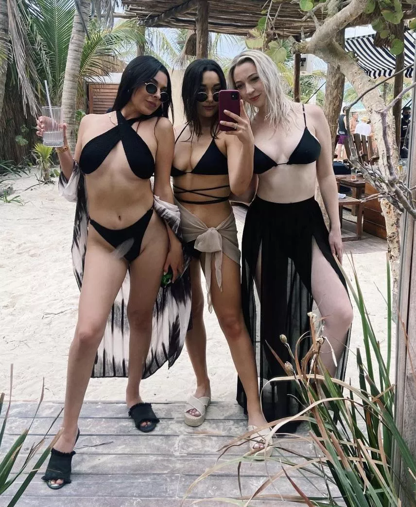 Black bikini trio posted by Tinderm
