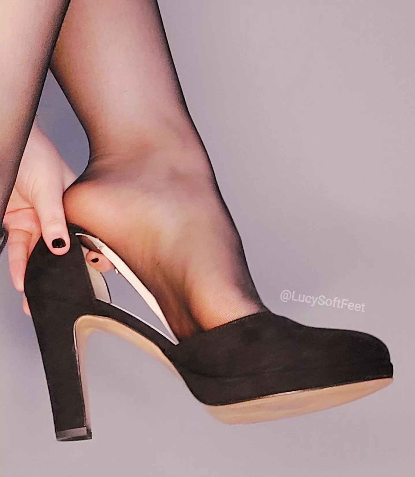 Black heels 🖤 posted by LucySoftFeet