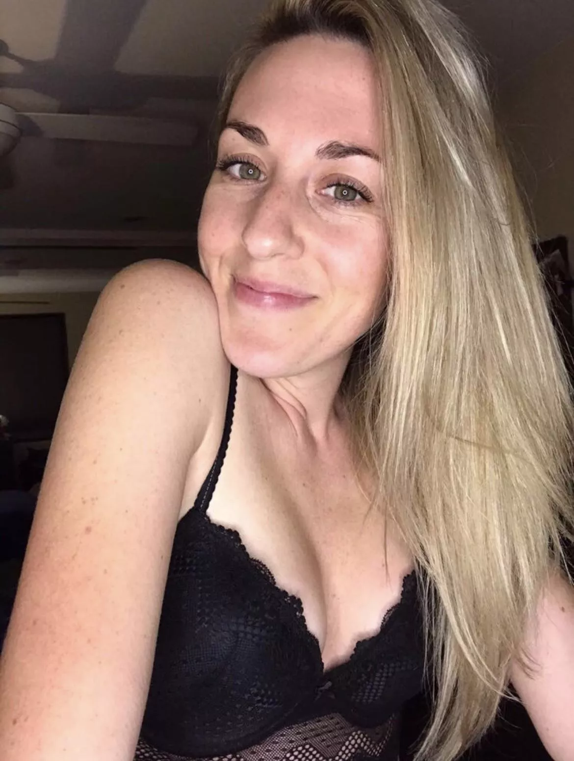 Black lace & frex- the best combo 😈 (f31) posted by bettyofftherails