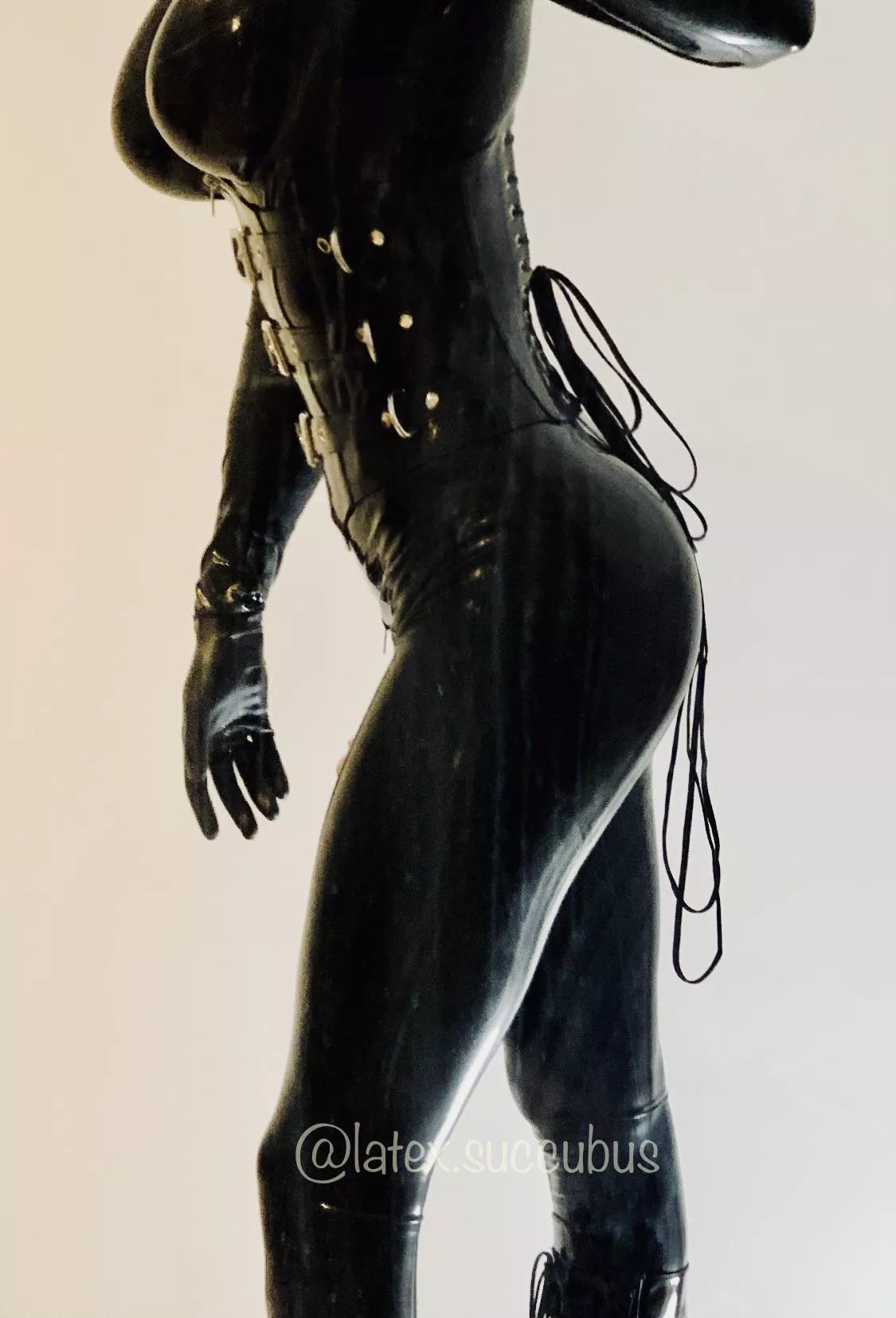 black latex catsuit (self) posted by latex_succubus